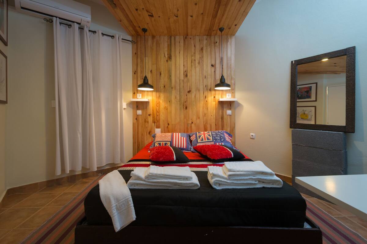 Habitación doble económica, 1 cama matrimonial | 19 habitaciones y caja de seguridad en la habitación