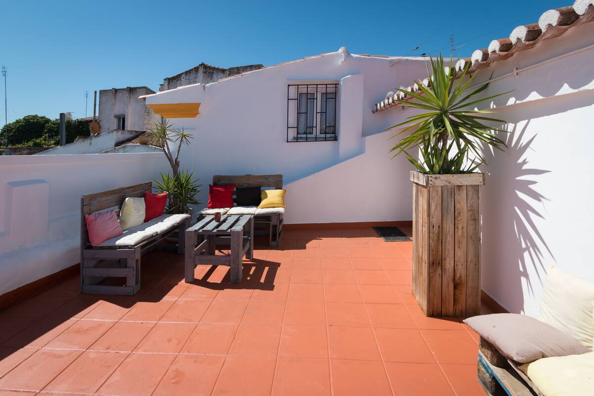 Habitación panorámica con 2 camas individuales, Terraza | 19 habitaciones y caja de seguridad en la habitación