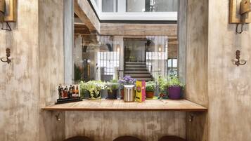 Con servicio de desayunos, comidas y cenas