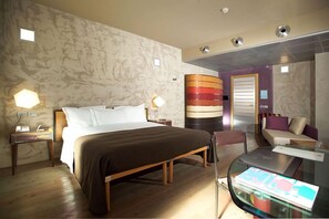 Minibar, skrivebord, blendingsgardiner og lydisolert