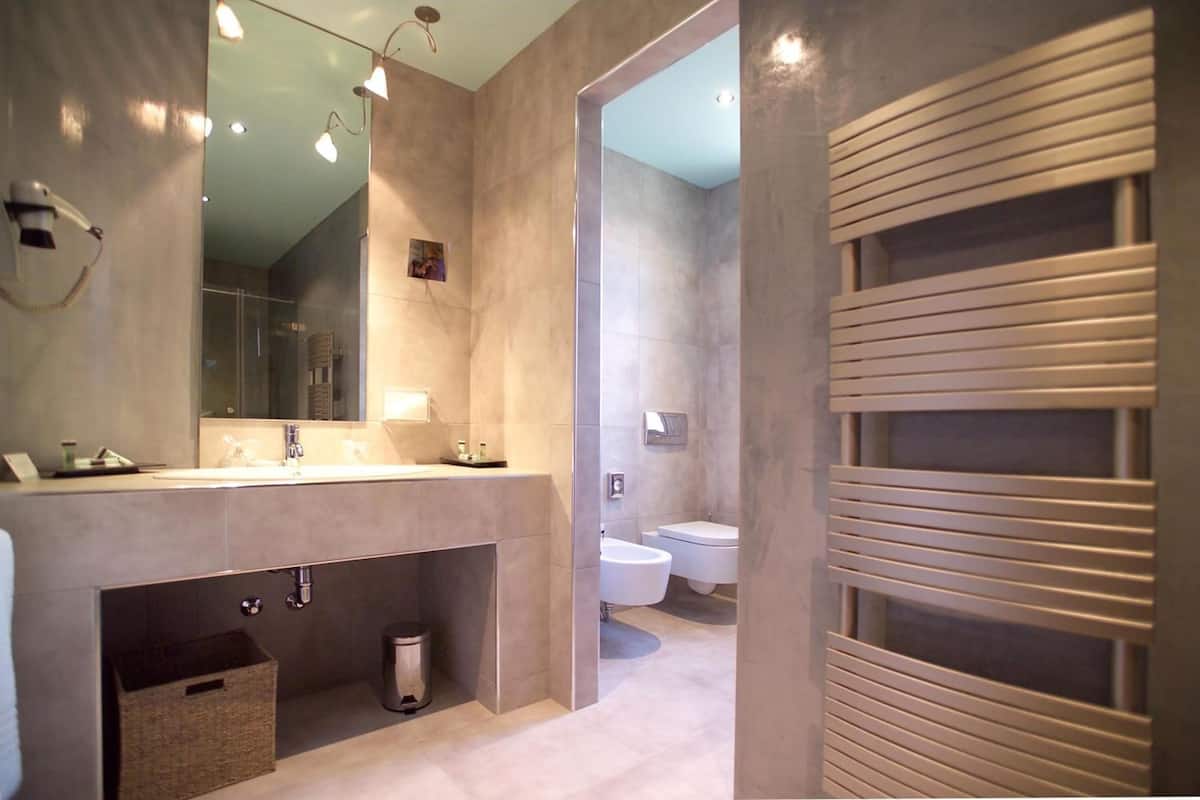 shower, free toiletries, hair dryer, slippers