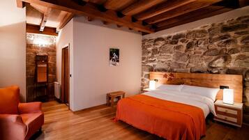 Double Room | Premium bedding, blackout curtains, free cots/infant beds, rollaway beds