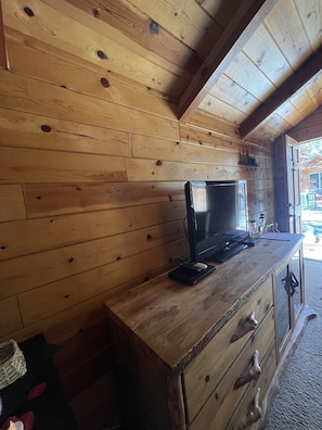 Cabin, 1 King Bed | 1 bedroom, premium bedding, memory foam beds, free WiFi