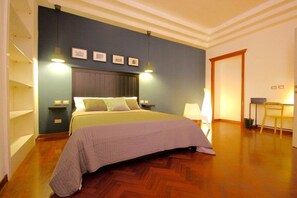 Double Room, Private Bathroom | Desk, free WiFi