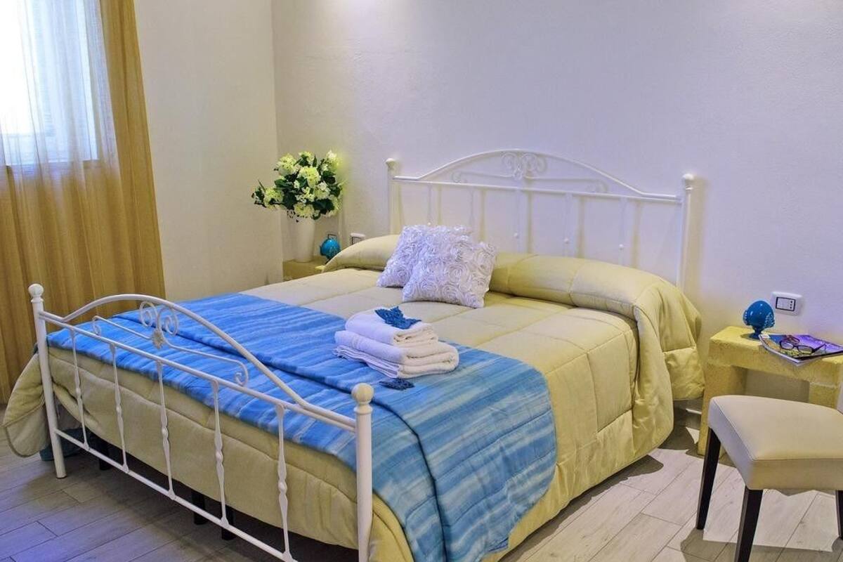Ropa de cama de alta calidad, sistema de insonorización, cunas (de pago)