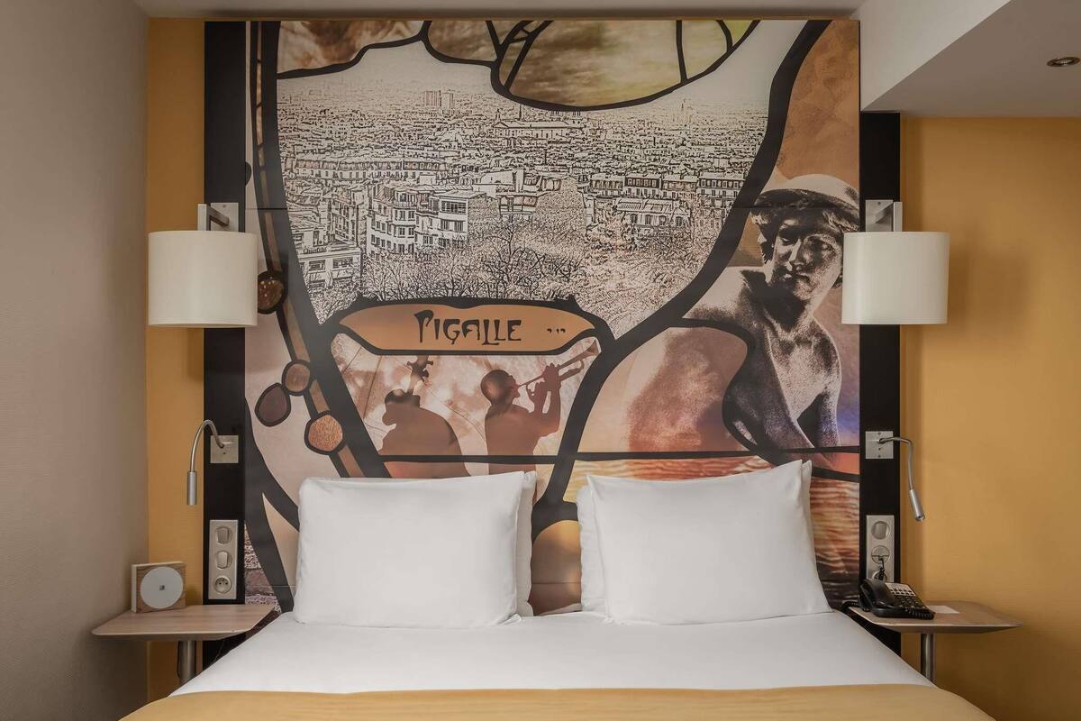 2 adjoining bedrooms with 2 double beds | Premium bedding, in-room safe, desk, laptop workspace