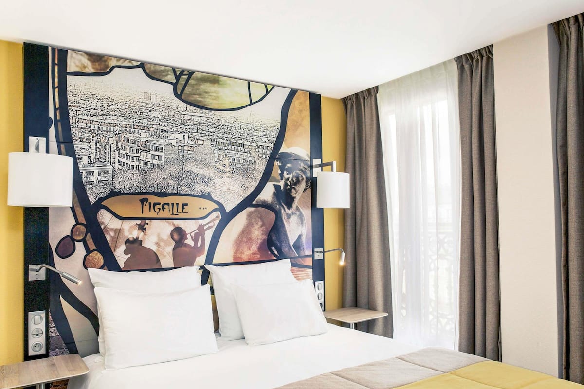 Premium bedding, in-room safe, desk, laptop workspace