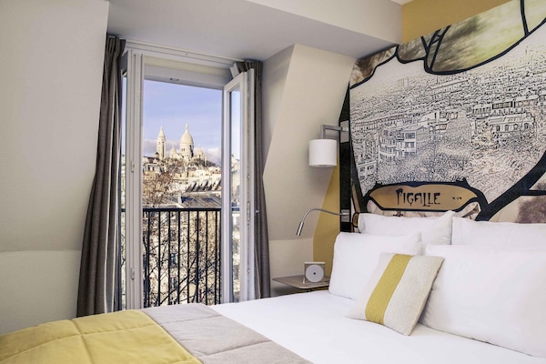 Privilege, Room, 1 Queen Bed, Balcony | Premium bedding, in-room safe, desk, laptop workspace