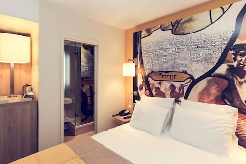 Superior Room, 1 Double Bed | Premium bedding, in-room safe, desk, laptop workspace