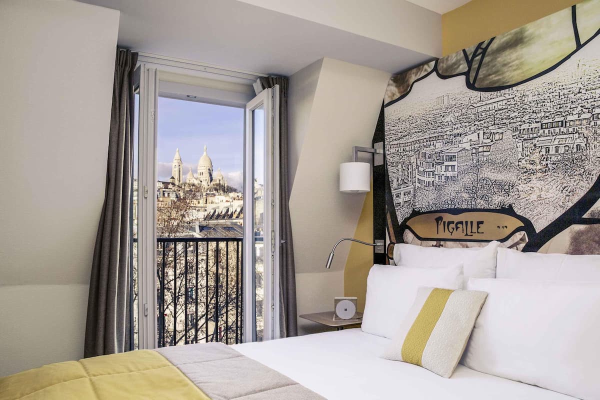 Privilege, Room, 1 Queen Bed, Balcony | Premium bedding, in-room safe, desk, laptop workspace