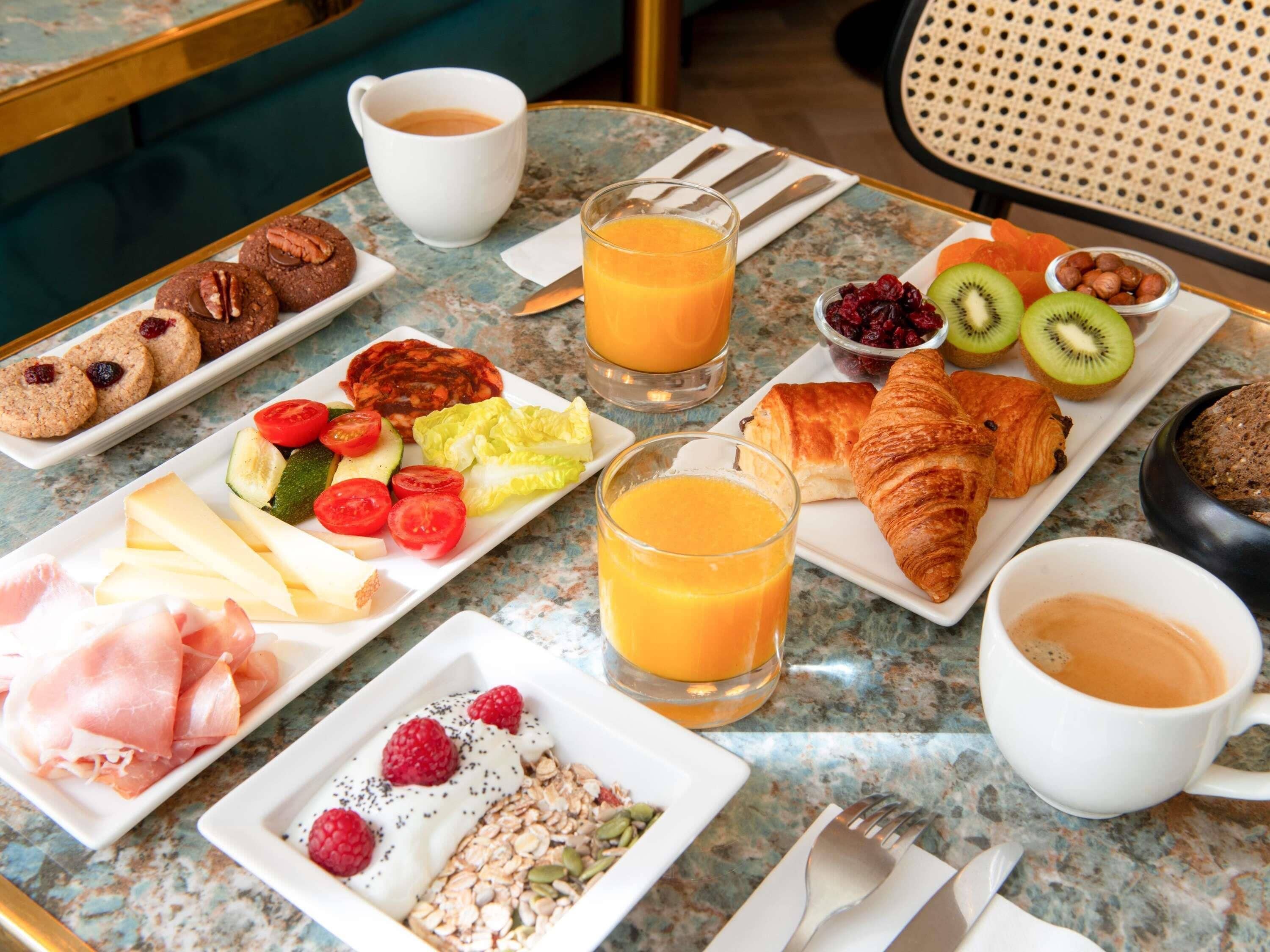 Daily buffet breakfast for a fee