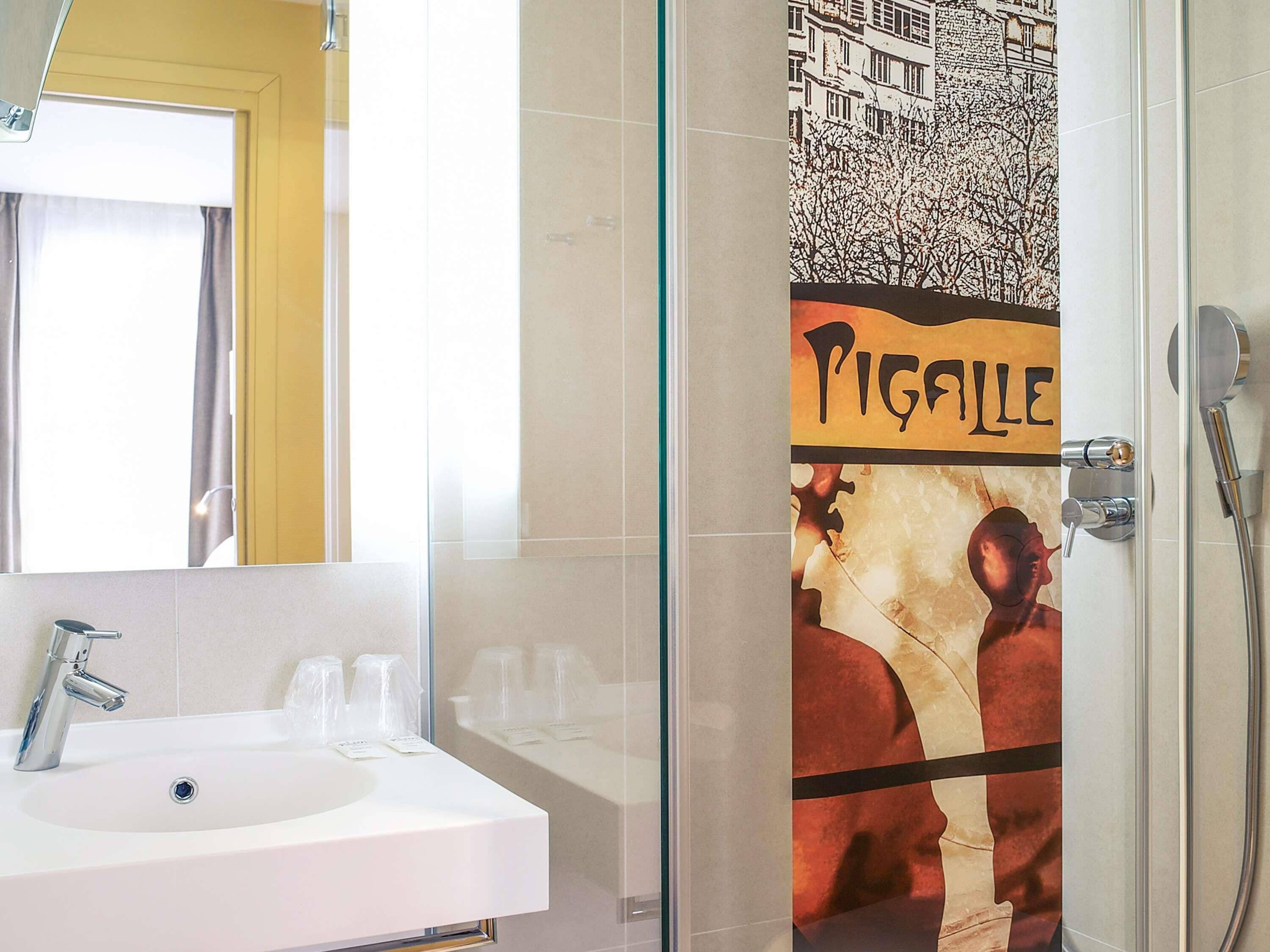 Privilege, Rom, 1 queensize-seng med sovesofa | Sengetøy av topp kvalitet, safe på rommet og skrivebord