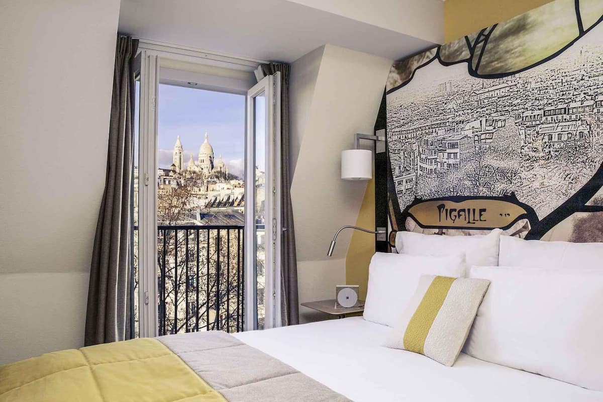 Privilege, Room, 1 Queen Bed, Balcony | Premium bedding, in-room safe, desk, laptop workspace