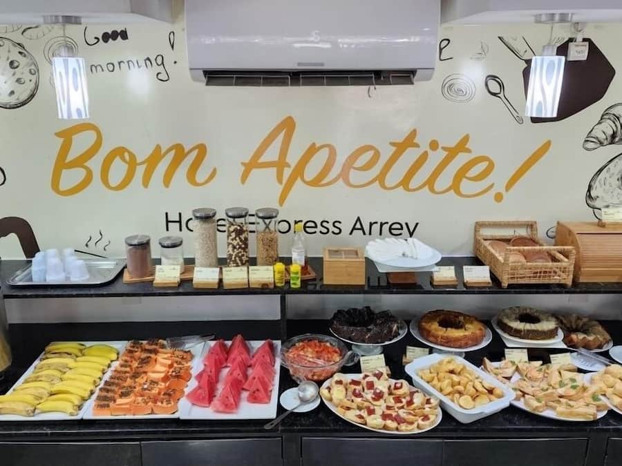 Café da manhã com buffet todos os dias (BRL 15 por pessoa)