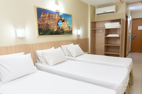 Superior Triple Room | Minibar, desk, soundproofing, free WiFi