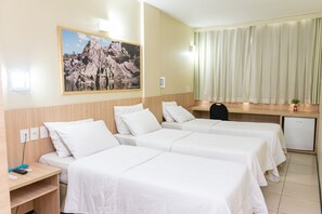 Habitació triple superior | Minibar, escriptori, habitacions insonoritzades i wifi gratuïta 