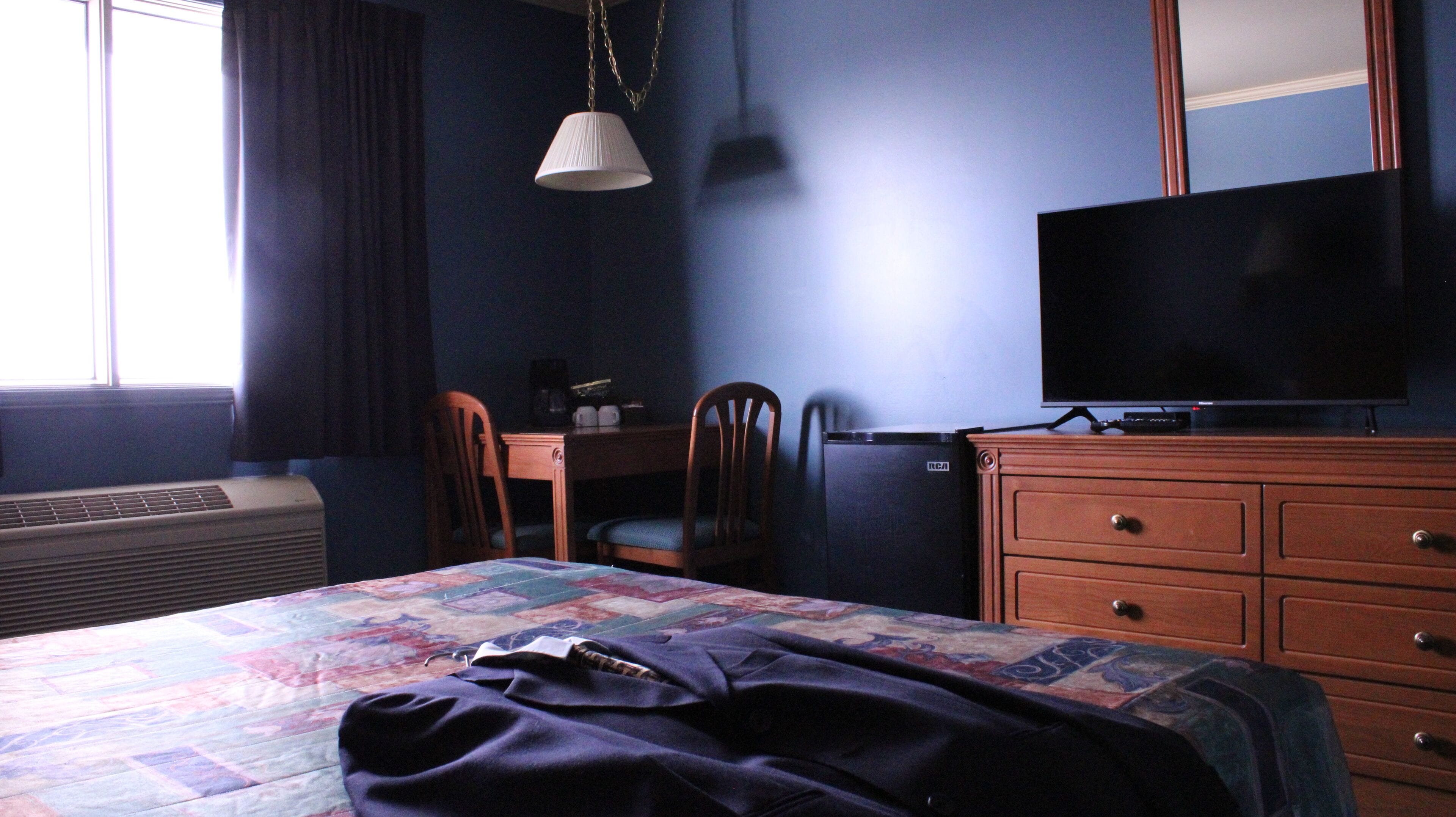 classic room, 1 queen bed | 1 bedroom, desk, laptop workspace, blackout curtains