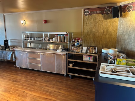 Daily continental breakfast (CAD 9 per person)