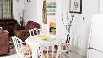 Family Apartment, 2 Bedrooms | In-room dining