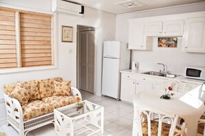 Apartment, 1 Bedroom | Private kitchen