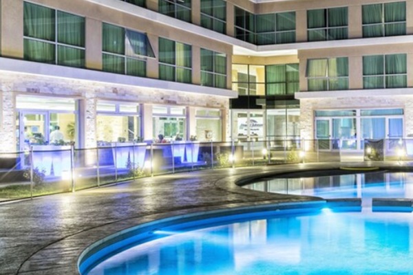 Indoor pool, seasonal outdoor pool, sun loungers