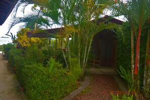 Villa, 2 Bedrooms, Ocean View (Eco) | 2 bedrooms, iron/ironing board, rollaway beds, free WiFi - Many's House - La Joya De Ballena (Bahía Ballena)