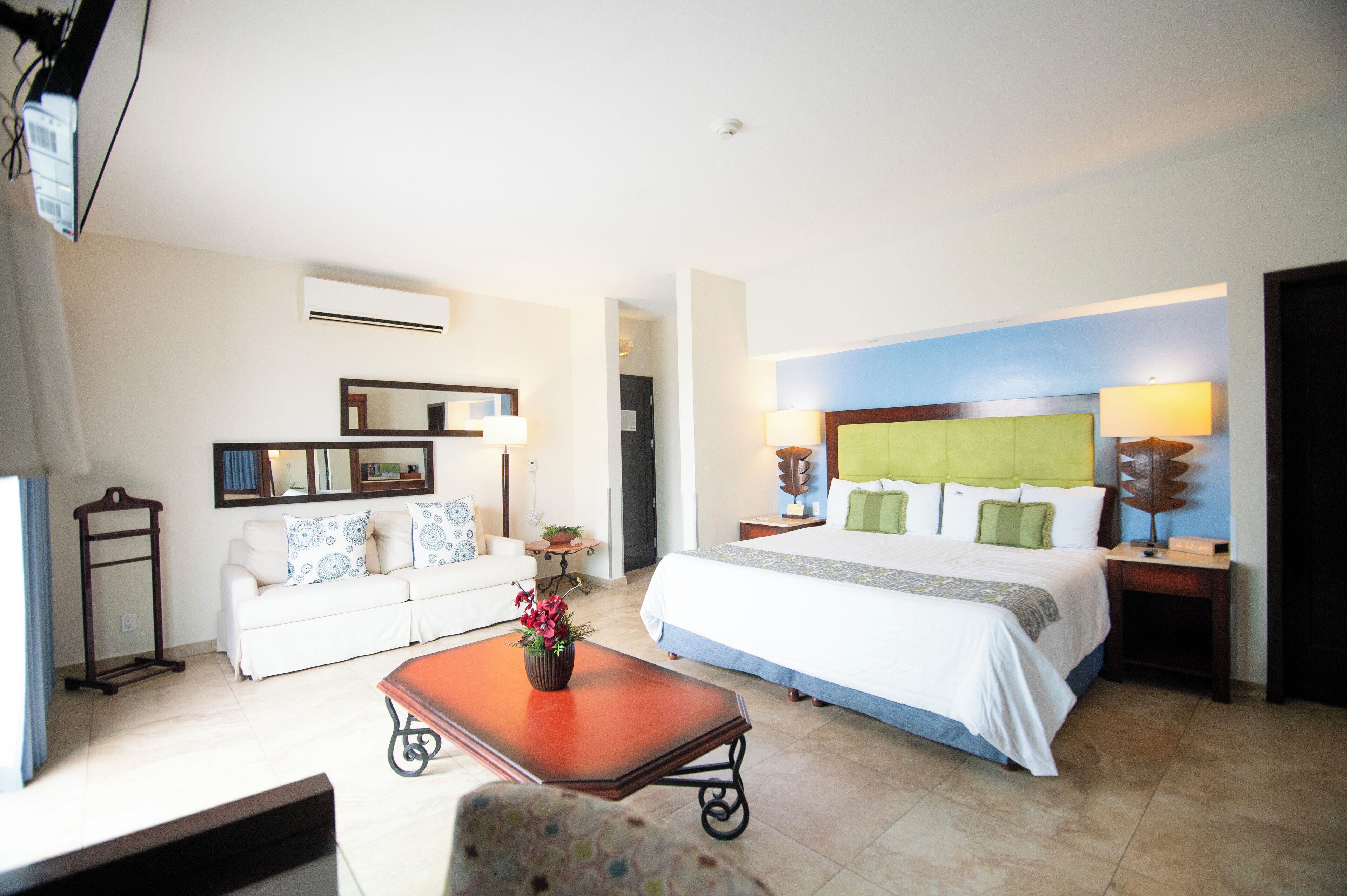Junior Suite | Premium bedding, minibar, in-room safe, desk