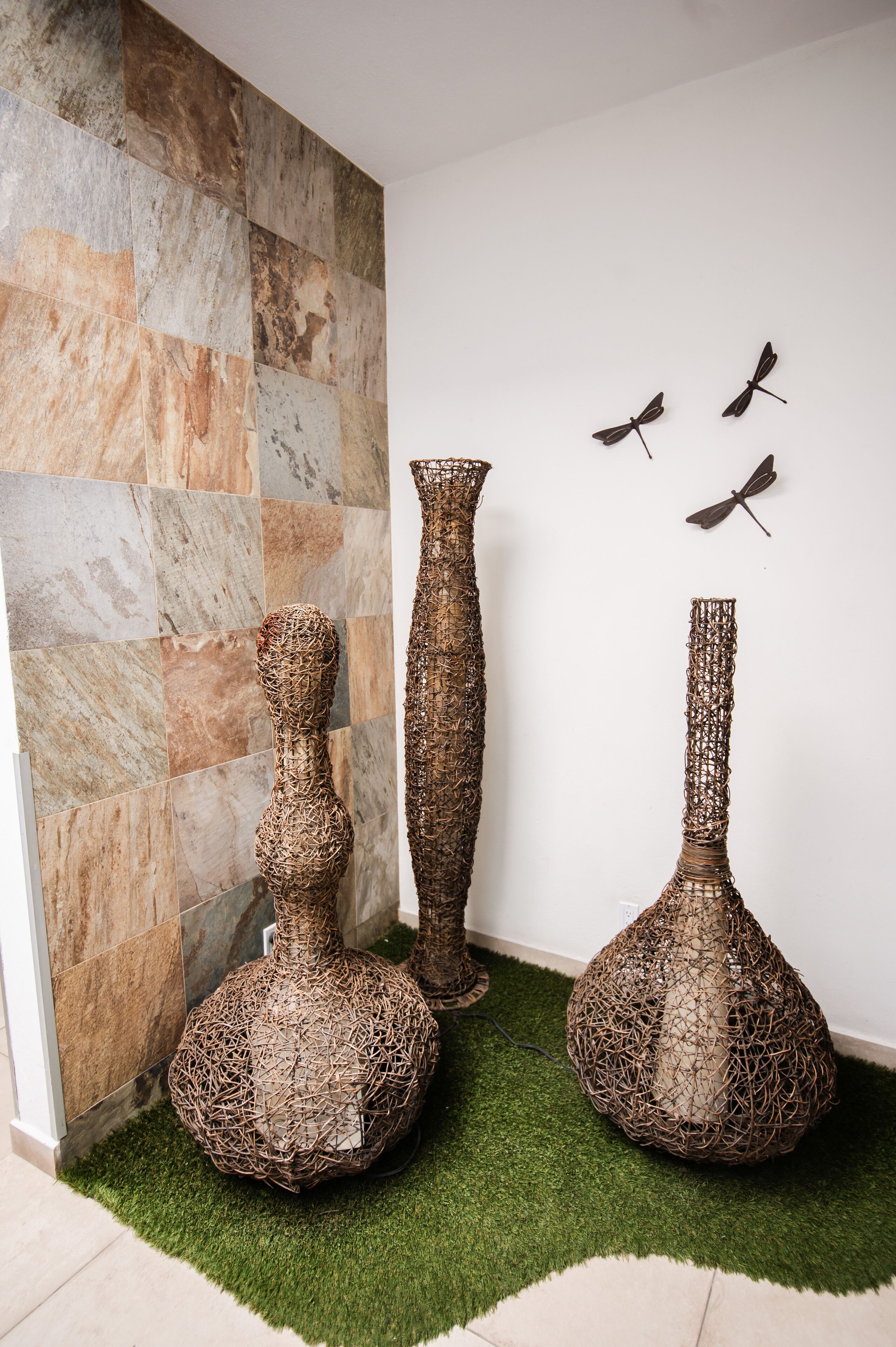 40-inch flat-screen tv with cable channels, tv