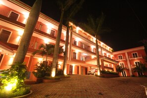 Fasade – kveld/natt