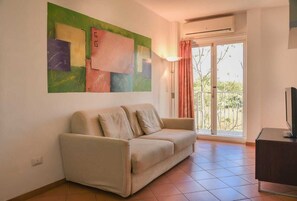 Leilighet – basic, 1 soverom, tekjøkken, byutsikt | Dundyner, safe på rommet, skrivebord for bærbar PC og lydisolert