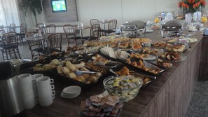 Frukostbuffé varje dag mot avgift
