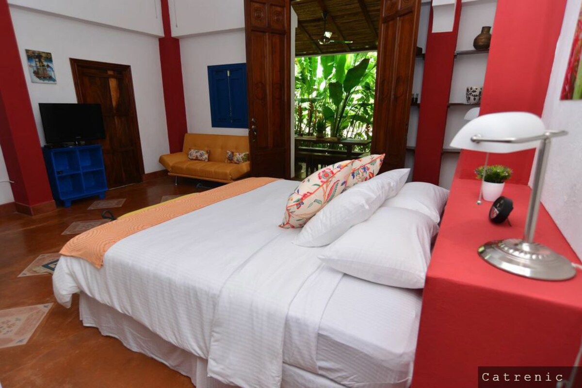Ropa de cama de alta calidad, escritorio y cunas 