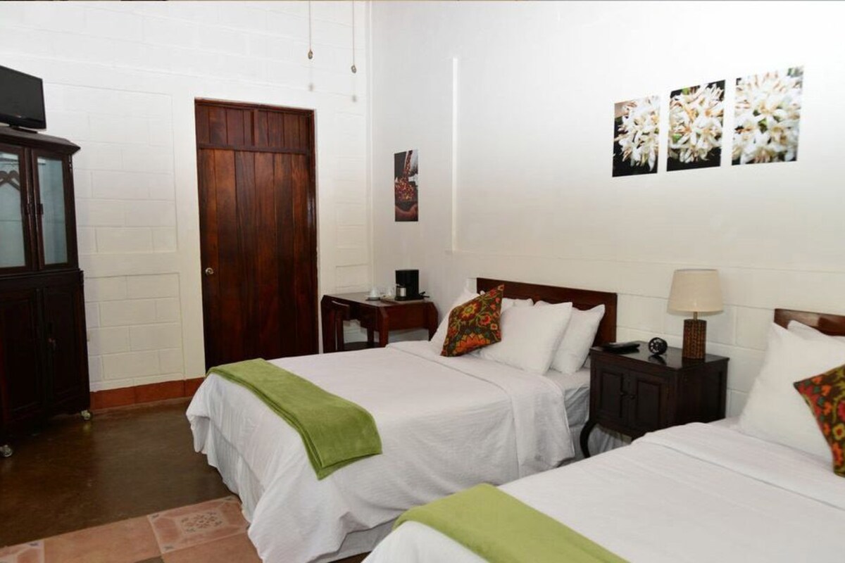 Ropa de cama de alta calidad, escritorio y cunas 