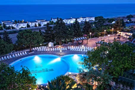 Outdoor pool. Hotel Villaggio Club ALTALIA