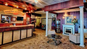 A hotel lobby with a reception desk, a fireplace, and a chandelier. - Hotel Port Aux Basques (Channel-Port aux Basques)