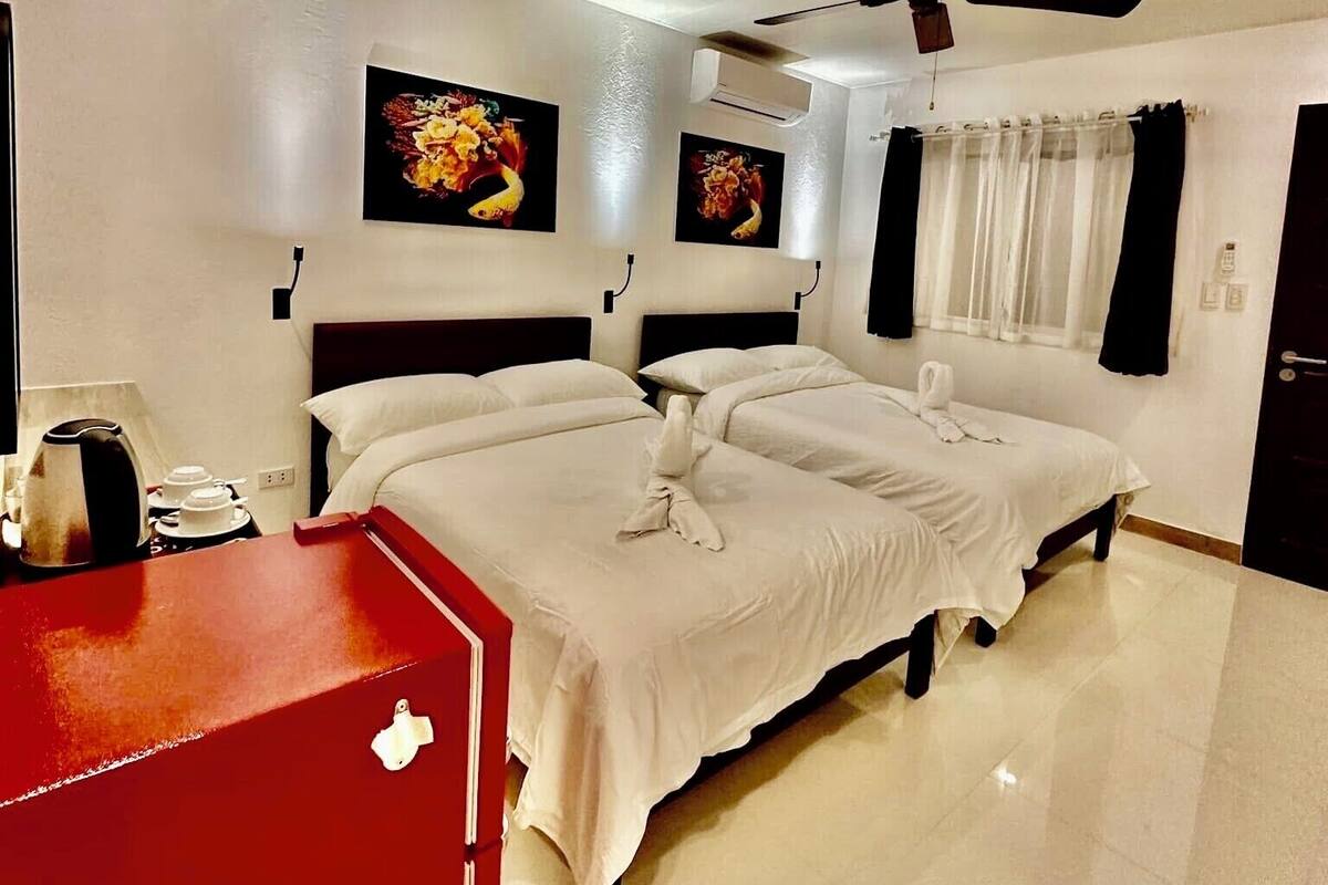 Kamar Double Superior, 2 Tempat Tidur Queen | Minibar, brankas, tirai kedap cahaya, dan seprai linen