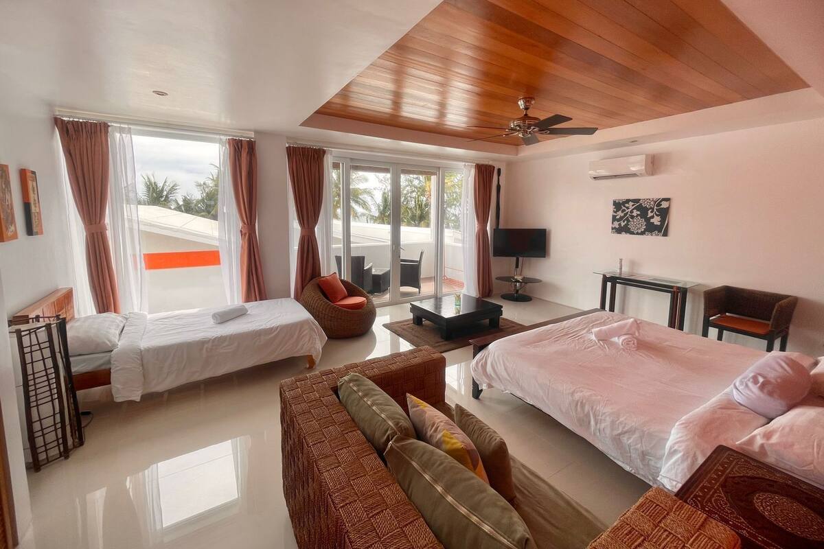 Kamar Triple | Area keluarga | Televisi 80-cm dengan saluran TV kabel