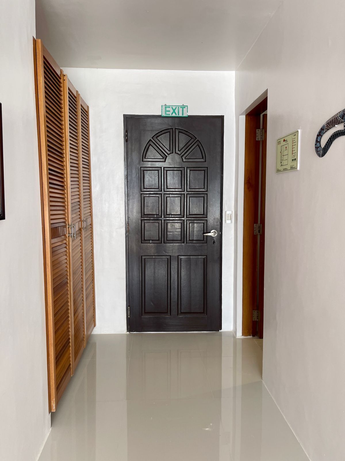 triple room | living area | 80-cm tv with cable channels