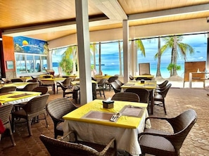 Breakfast, lunch, dinner served; Italian cuisine, beach views - Calypso Beach & Dive Resort (Boracay Island)