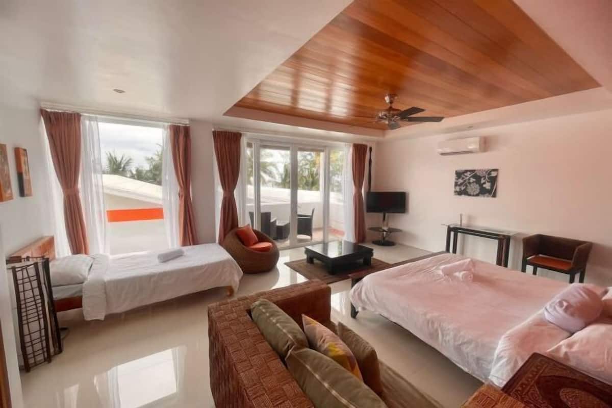 Minibar, in-room safe, blackout drapes, bed sheets