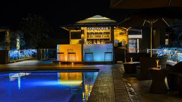 Bar en bord de piscine