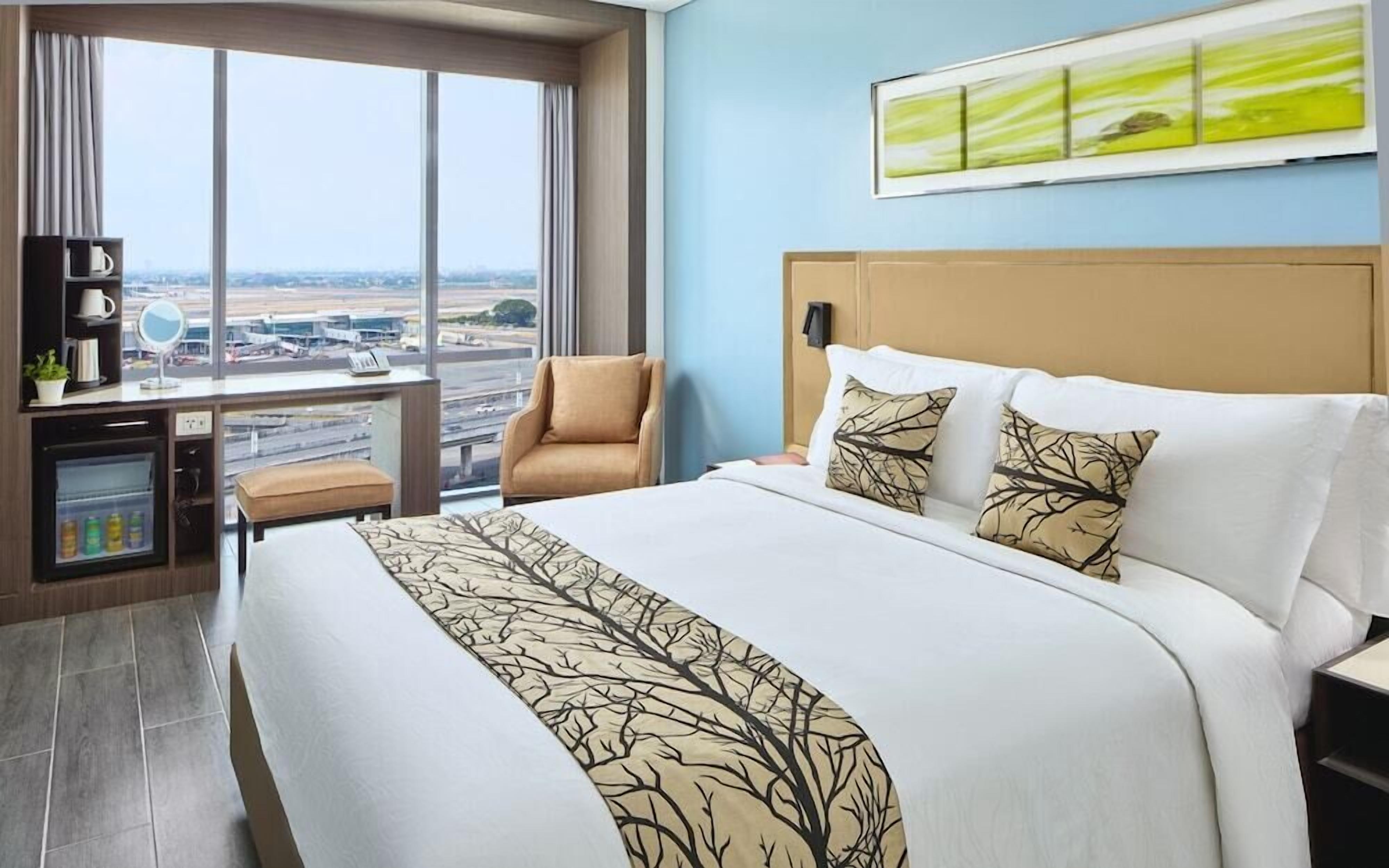 In-room safe, individually decorated, individually furnished, desk