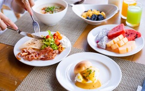 Päivittäinen buffetaamiainen (950 PHP per henkilö)