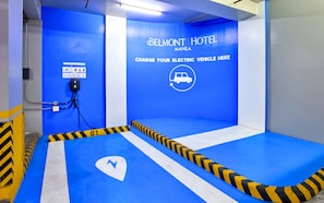 Electric vehicle charging station