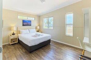 Iron/ironing board, free WiFi, bed sheets - RAC Cervantes Holiday Park (Cervantes)