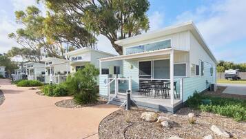 Vista frontal de la propiedad