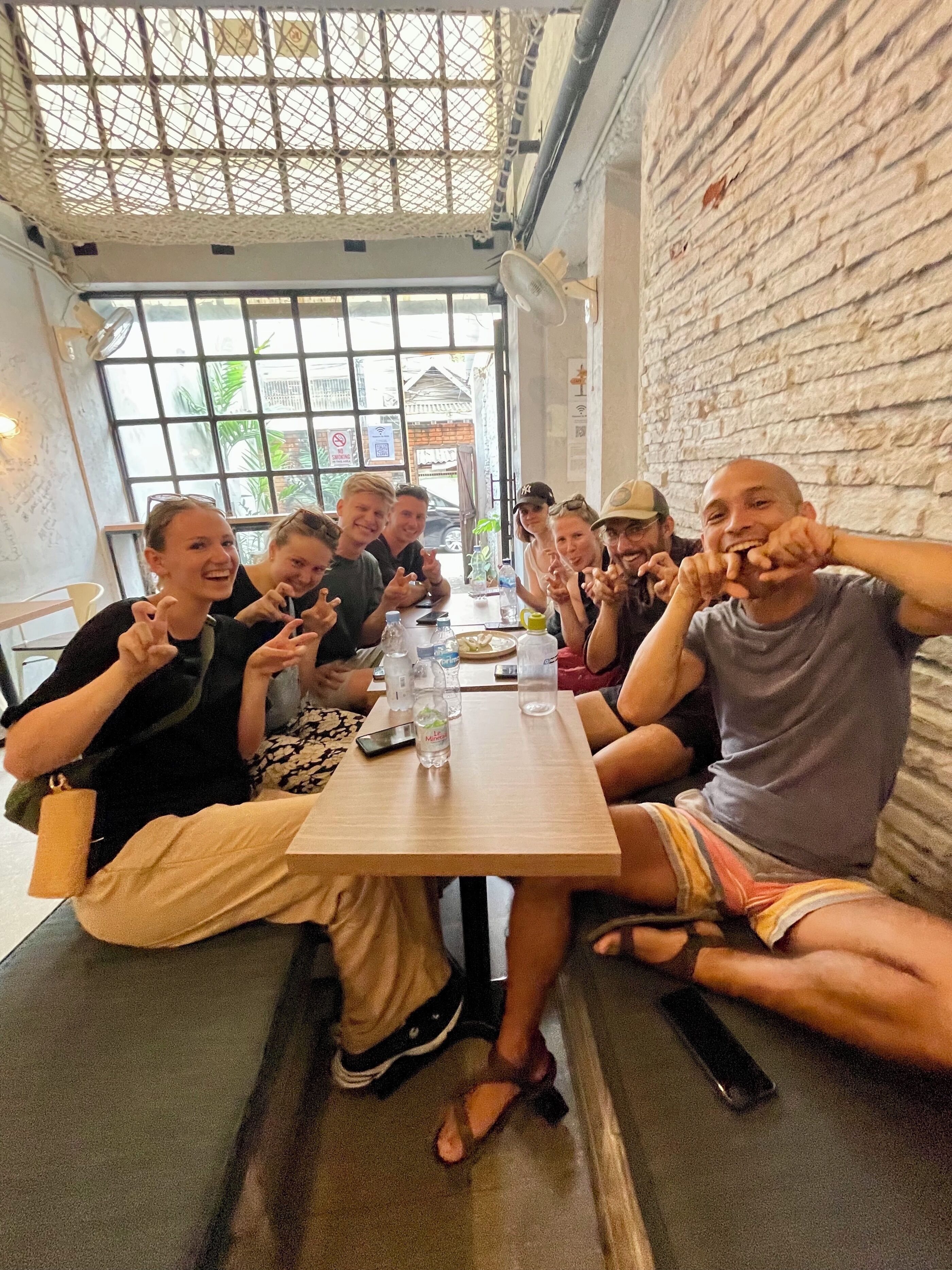 Der serveres aftensmad, brunch og indonesiske retter