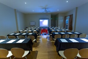 Meeting facility - Kingsley's Hotel and Gastro Pub (Mabalacat City)