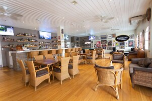 Breakfast, lunch, dinner served; international cuisine 