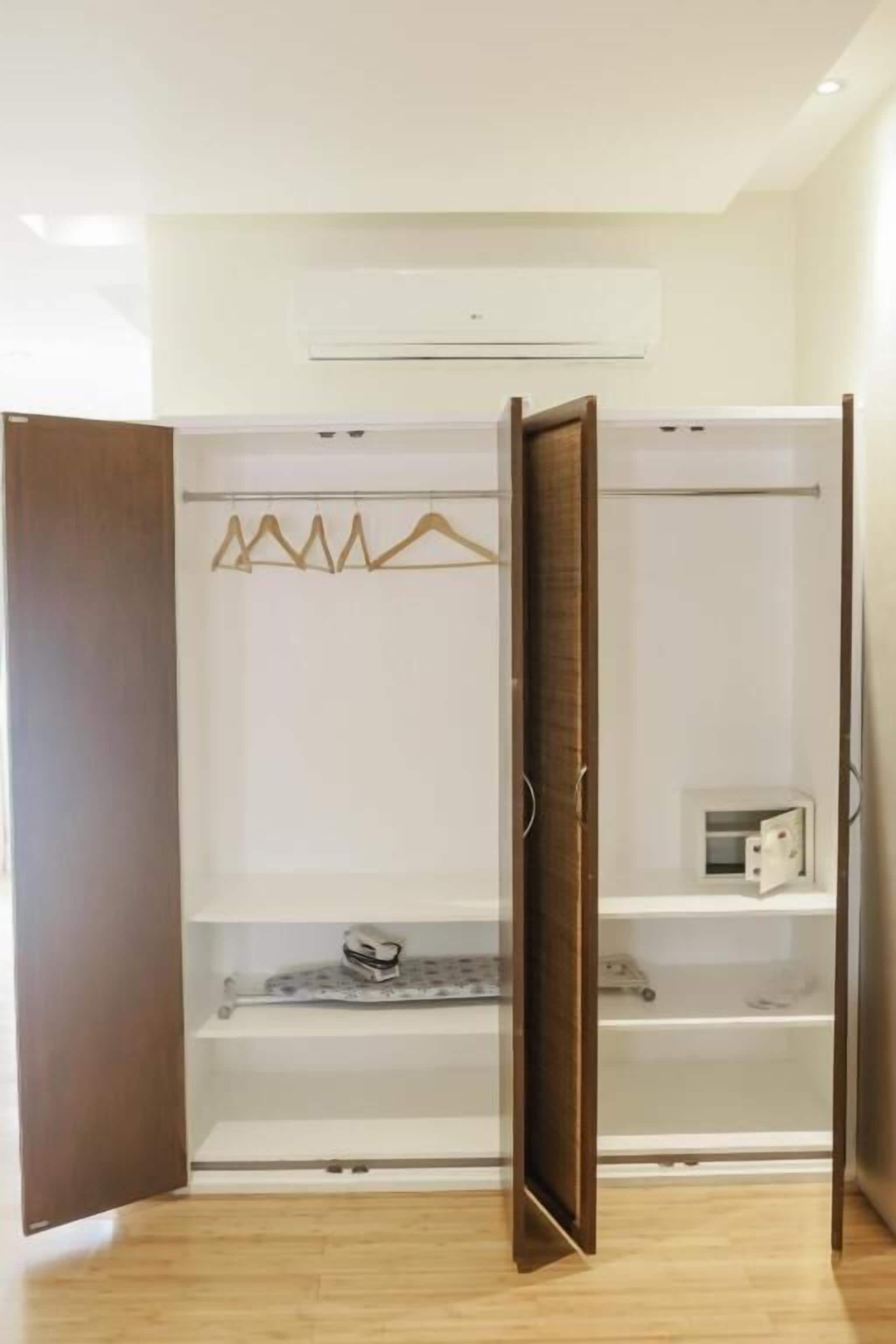 minibar, in-room safe, desk, blackout curtains